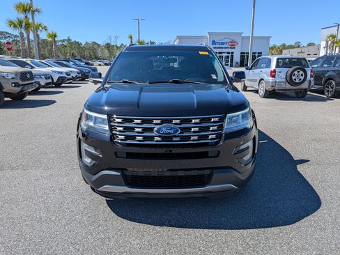 Used 2017 Ford Explorer XLT w/ Equipment Group 202A image 8