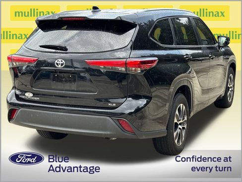 Used 2023 Toyota Highlander XLE FWD image 4