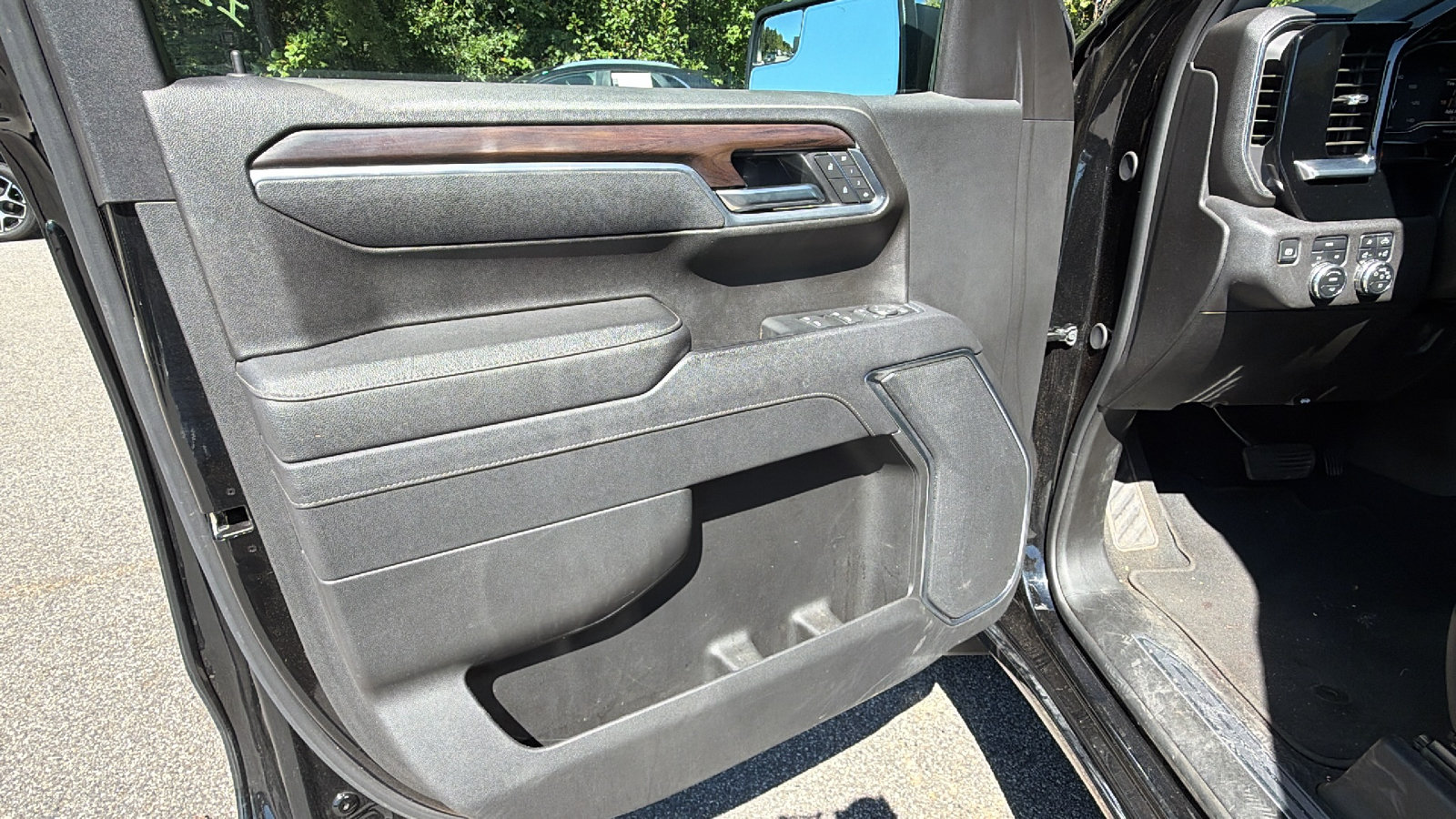 Used 2025 GMC Sierra 1500 SLT AWD/4WD image 14