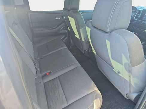 Used 2022 Nissan Frontier SV image 11