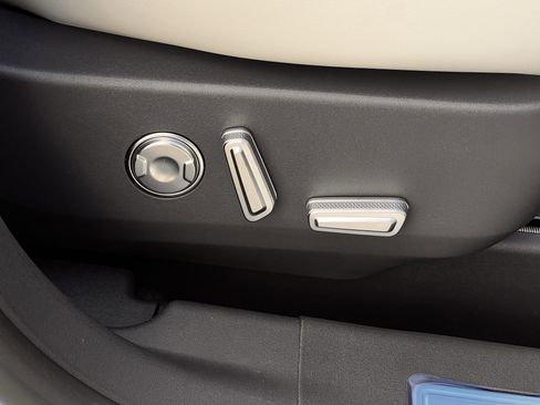 New 2026 Lincoln Nautilus Premier image 35