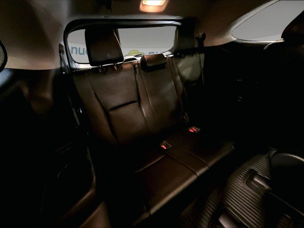 Used 2020 Toyota Highlander XLE AWD/4WD image 17