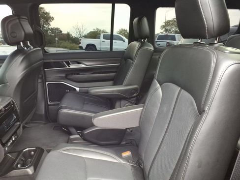 Used 2024 Jeep Wagoneer Series III w/ Premium Group I AWD/4WD image 15