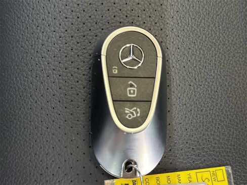 Used 2025 Mercedes-Benz C 300 4MATIC Sedan image 28