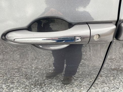 Used 2023 Chrysler Pacifica Limited w/ Trailer Tow Group image 13