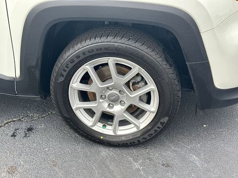 Used 2019 Jeep Renegade Latitude w/ Popular Equipment Group FWD image 12