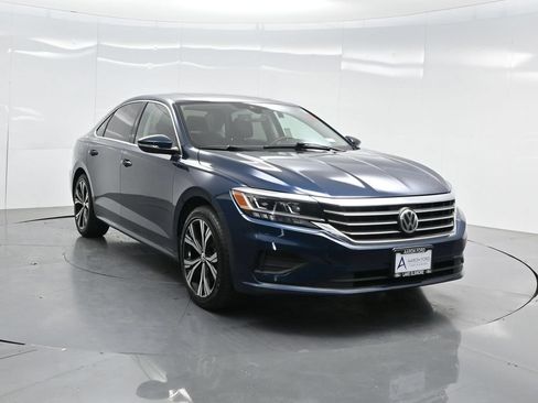 Used 2022 Volkswagen Passat 2.0T SE FWD image 62