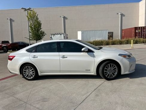 Used 2017 Toyota Avalon Limited FWD image 2