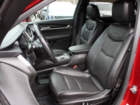 Used 2021 Cadillac XT6 Premium Luxury image 16