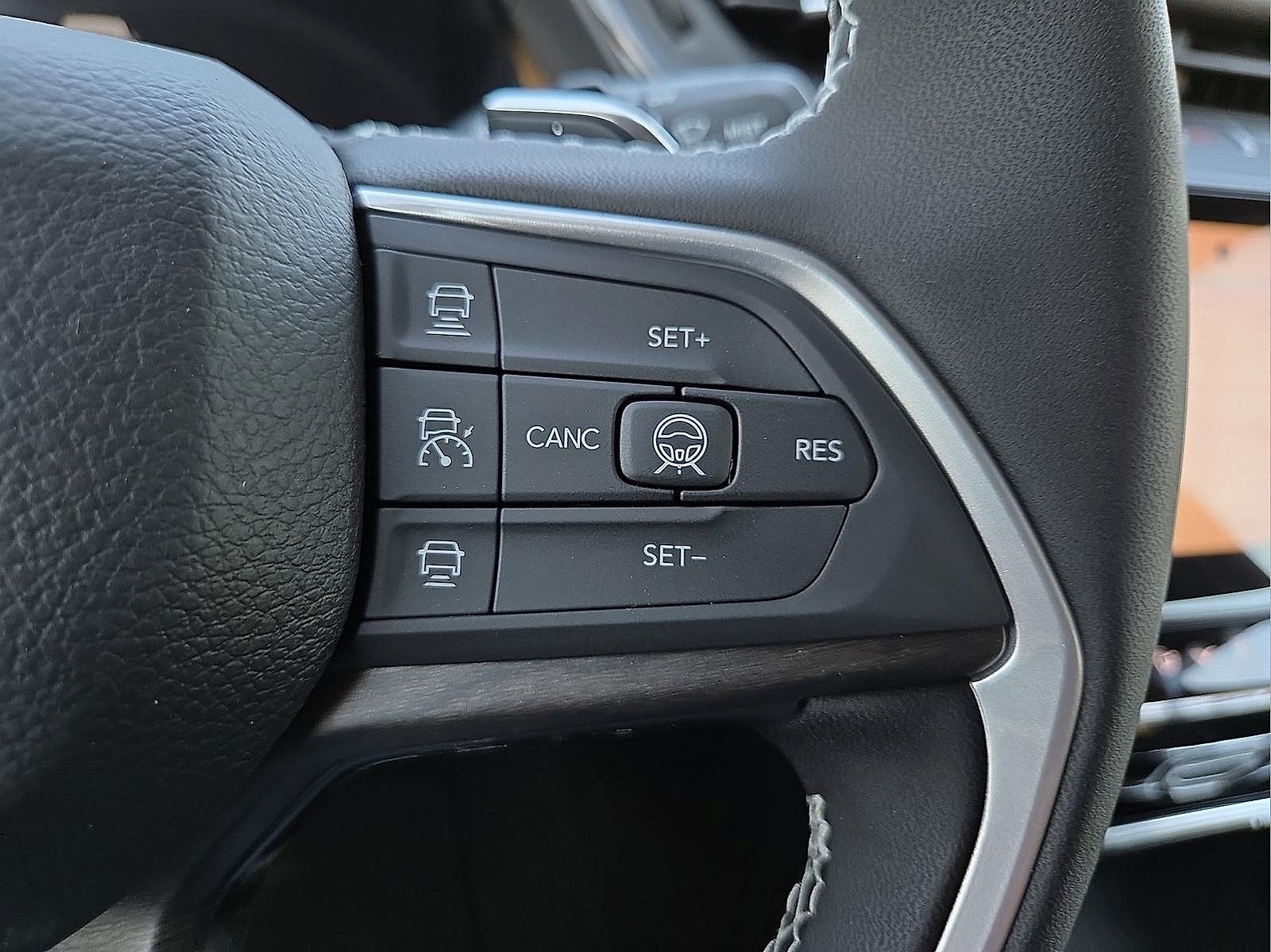 New 2027 Jeep Grand Cherokee Limited AWD/4WD image 18