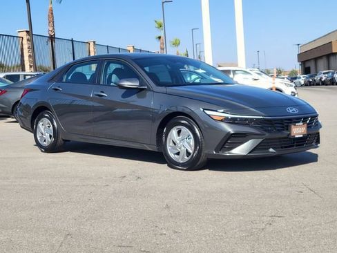 New 2026 Hyundai Elantra SE FWD image 31