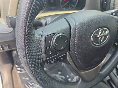 Used 2018 Toyota RAV4 LE w/ All Weather Liner Package AWD/4WD image 17