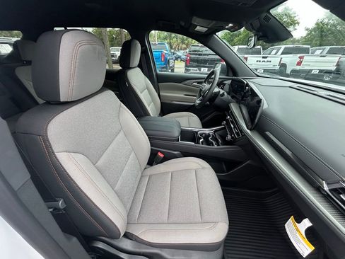 New 2025 Chevrolet Traverse LT w/ Driver Confidence Package AWD/4WD image 24
