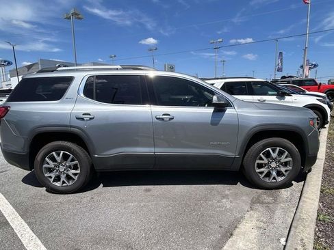 Used 2023 GMC Acadia SLT FWD image 2