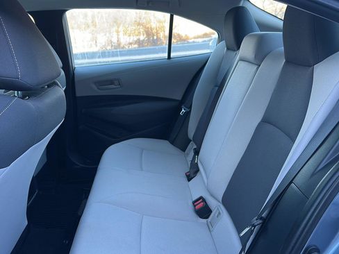 Used 2022 Toyota Corolla LE image 4