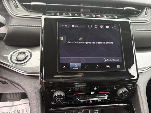 Certified 2023 Jeep Grand Cherokee Laredo w/ Luxury Tech Group I AWD/4WD image 24