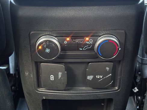 Used 2020 Ford Explorer XLT RWD image 28