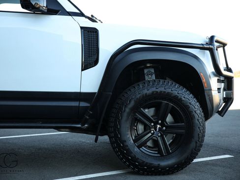 Used 2021 Land Rover Defender 110 SE image 25