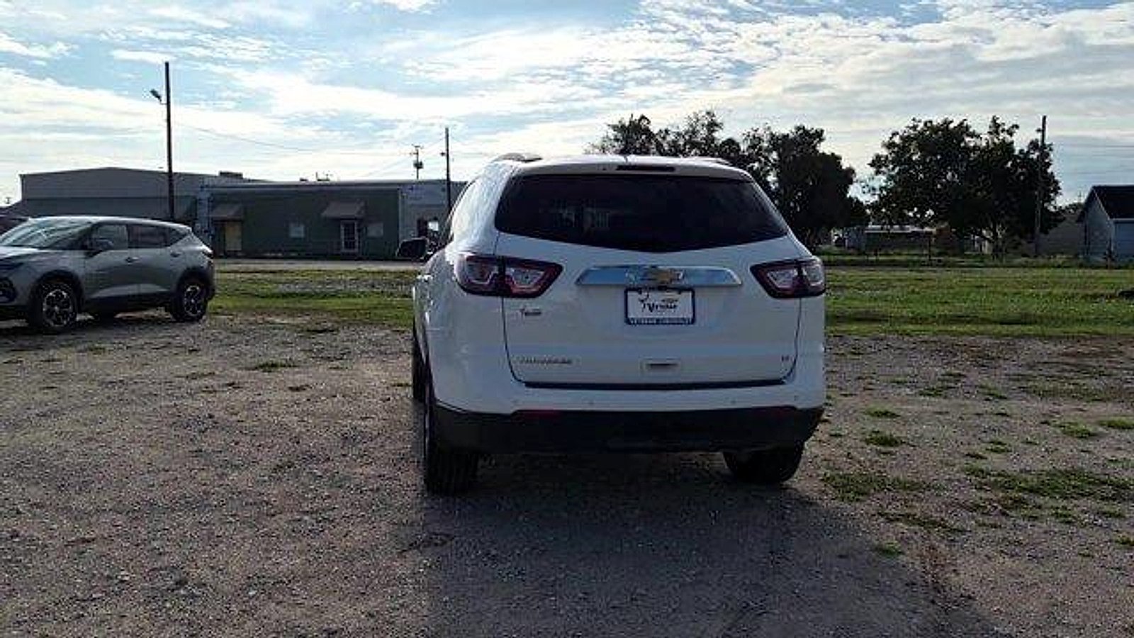 Used 2017 Chevrolet Traverse LT w/ Style and Technology Package FWD image 7
