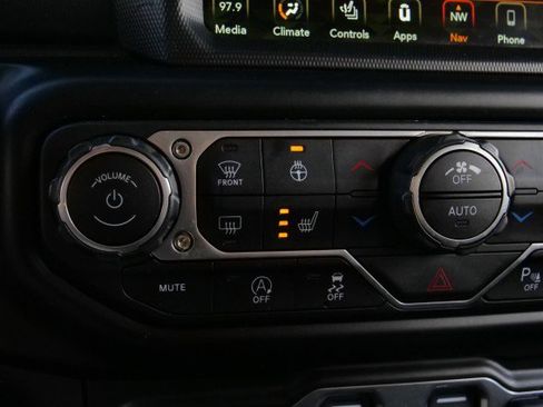 Used 2022 Jeep Wrangler Unlimited Sahara AWD/4WD image 14
