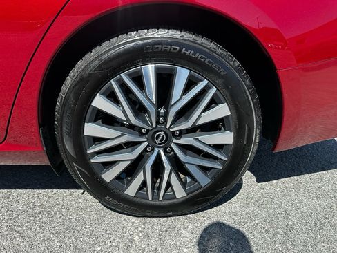 Used 2024 Nissan Altima 2.5 SV FWD image 32