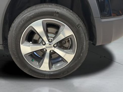 Used 2019 Jeep Cherokee Limited AWD/4WD image 28