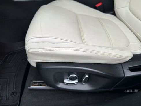 Used 2020 Jaguar F-PACE Prestige image 18