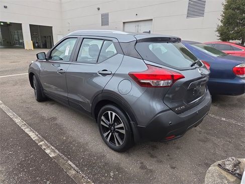 Used 2020 Nissan Kicks SV image 4