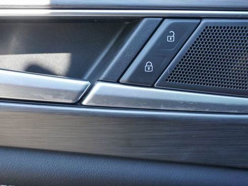 Used 2024 Volkswagen Atlas Cross Sport SE image 15