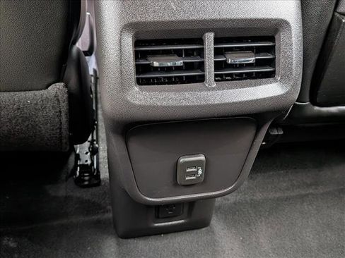 Used 2024 GMC Terrain SLT image 22