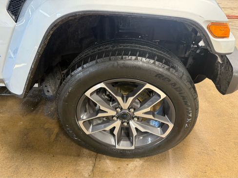 Used 2024 Jeep Wrangler Sport S w/ Convenience Group image 4