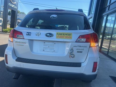 Used 2014 Subaru Outback 2.5i w/ Alloy Wheel Package AWD/4WD image 11