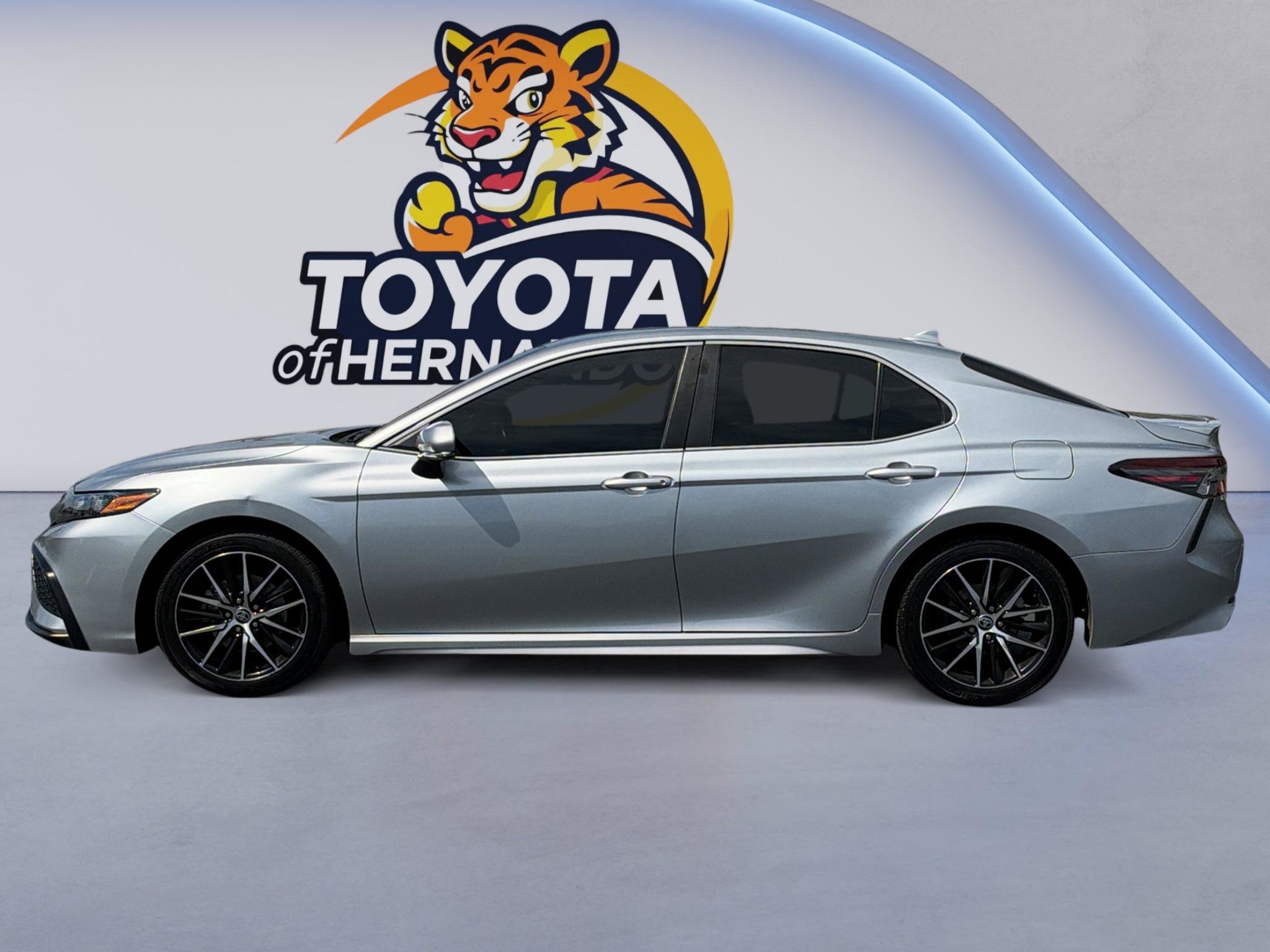 Used 2022 Toyota Camry SE FWD image 9