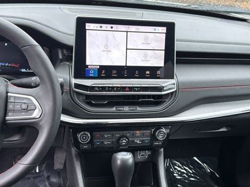 Certified 2025 Jeep Compass Trailhawk w/ Trailhawk Elite Group image 22