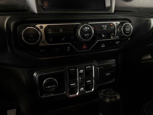 Used 2023 Jeep Wrangler Unlimited Sahara w/ Cold Weather Group AWD/4WD image 18