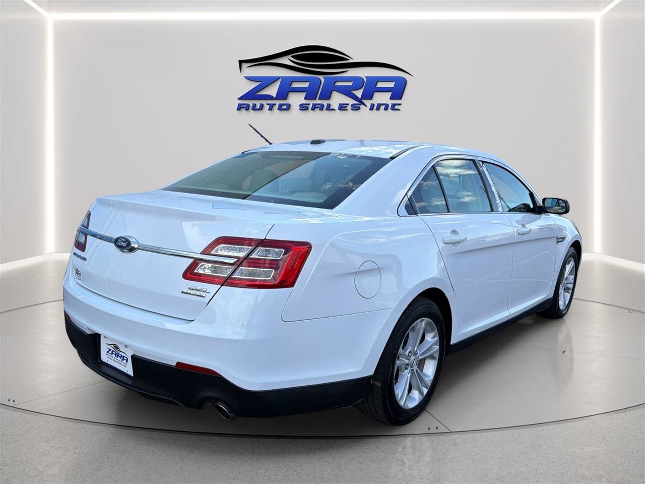 Used 2016 Ford Taurus SE FWD image 7