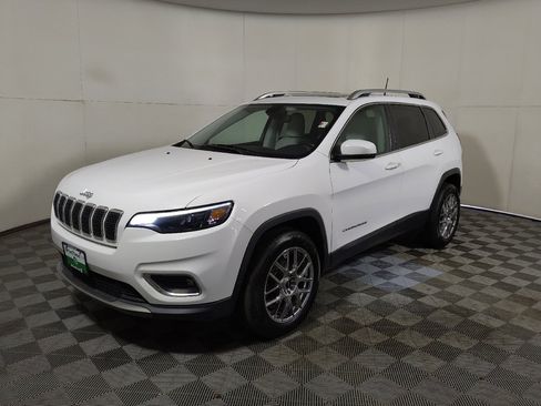 Used 2019 Jeep Cherokee Limited w/ Trailer Tow Group AWD/4WD image 2