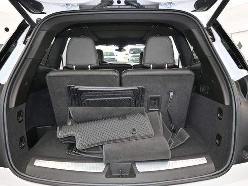 Used 2024 Cadillac XT6 Luxury image 38