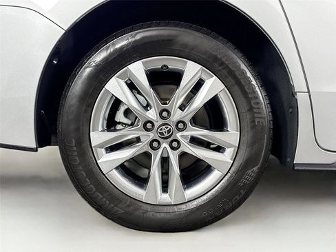 Certified 2023 Toyota Sienna Limited image 12