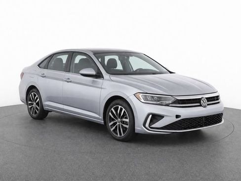 Used 2025 Volkswagen Jetta SE FWD image 2