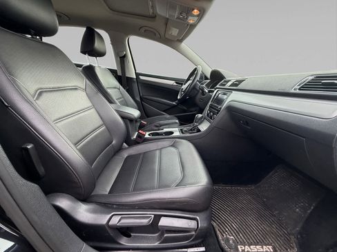 Used 2019 Volkswagen Passat 2.0T Wolfsburg image 15