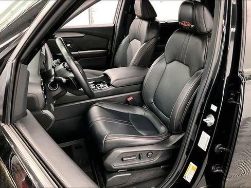 Used 2025 Honda Pilot TrailSport image 23