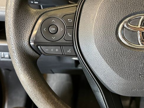 Used 2021 Toyota RAV4 LE image 11