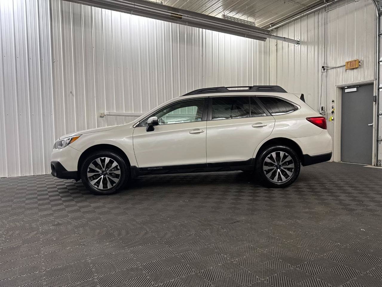 Used 2017 Subaru Outback 3.6R Limited AWD/4WD image 2