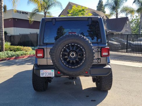 Used 2019 Jeep Wrangler Unlimited Sahara AWD/4WD image 6