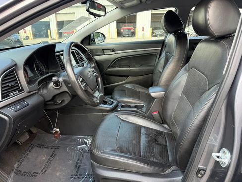 Used 2017 Hyundai Elantra Limited FWD image 2