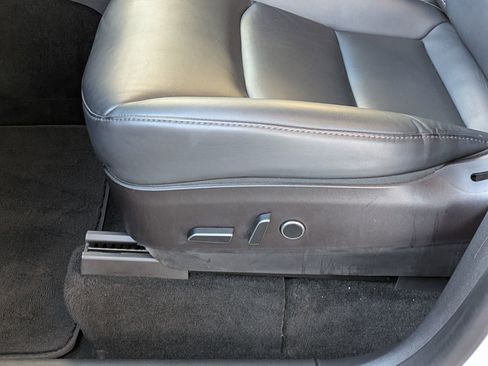 Used 2022 Tesla Model Y Long Range image 12