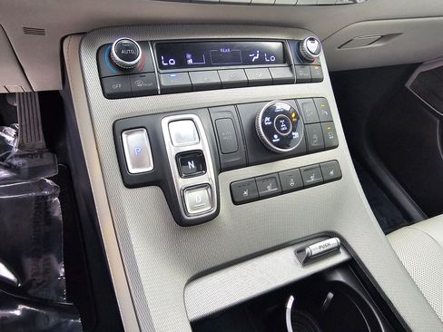 Used 2022 Hyundai Palisade Calligraphy image 32