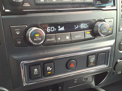 Used 2023 Nissan Titan SV w/ SV Convenience Package AWD/4WD image 25