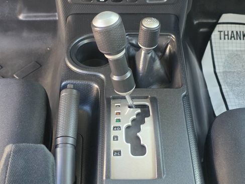 Used 2010 Toyota FJ Cruiser 4WD image 17